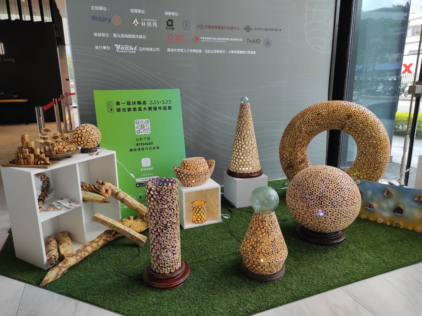 綠癌植物「銀合歡」變身為創意家具，台灣的設計力當慶!(很厲害的意思)