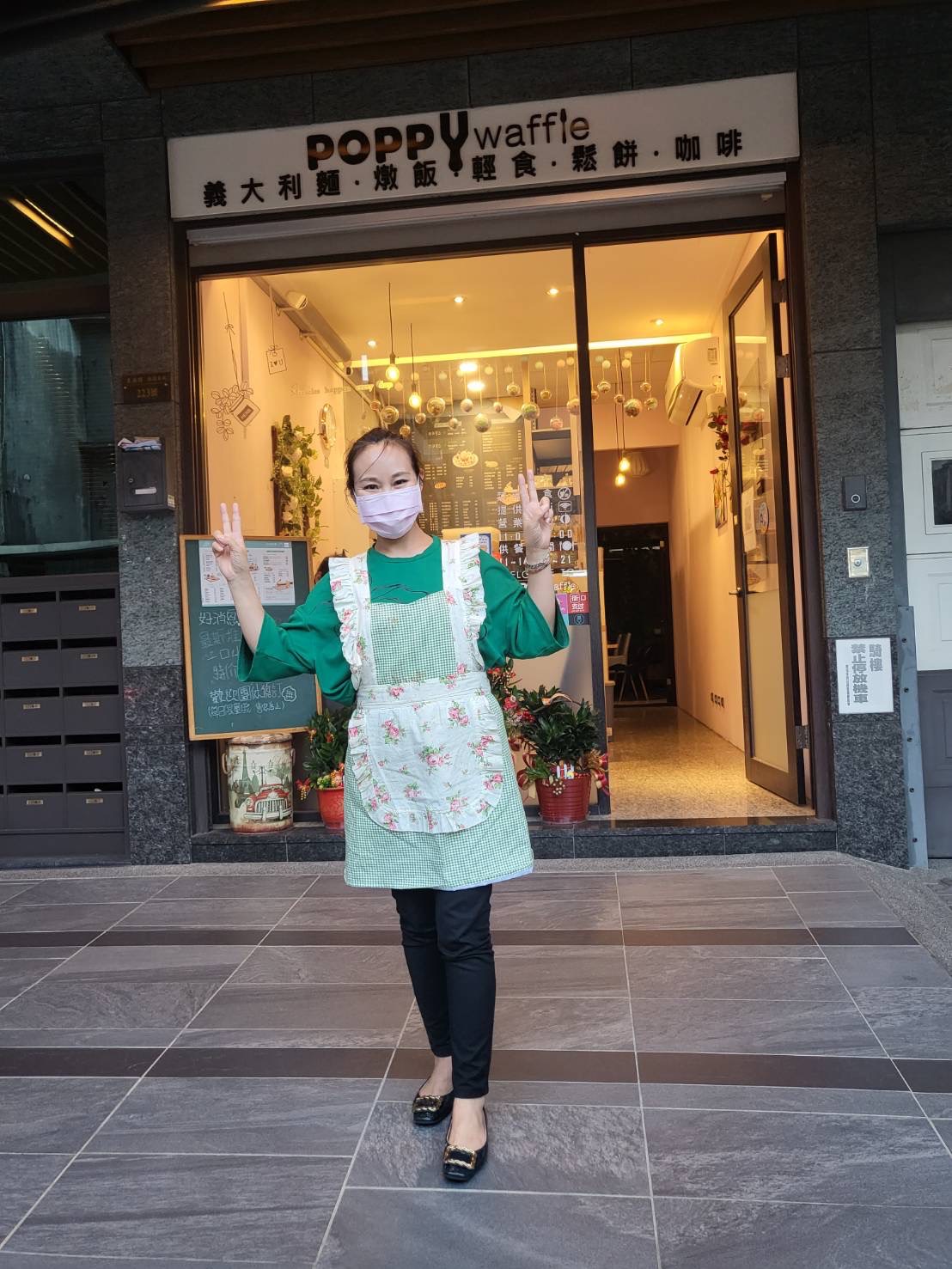 劉紀鳳與兒子開設美食店，圓義夢！