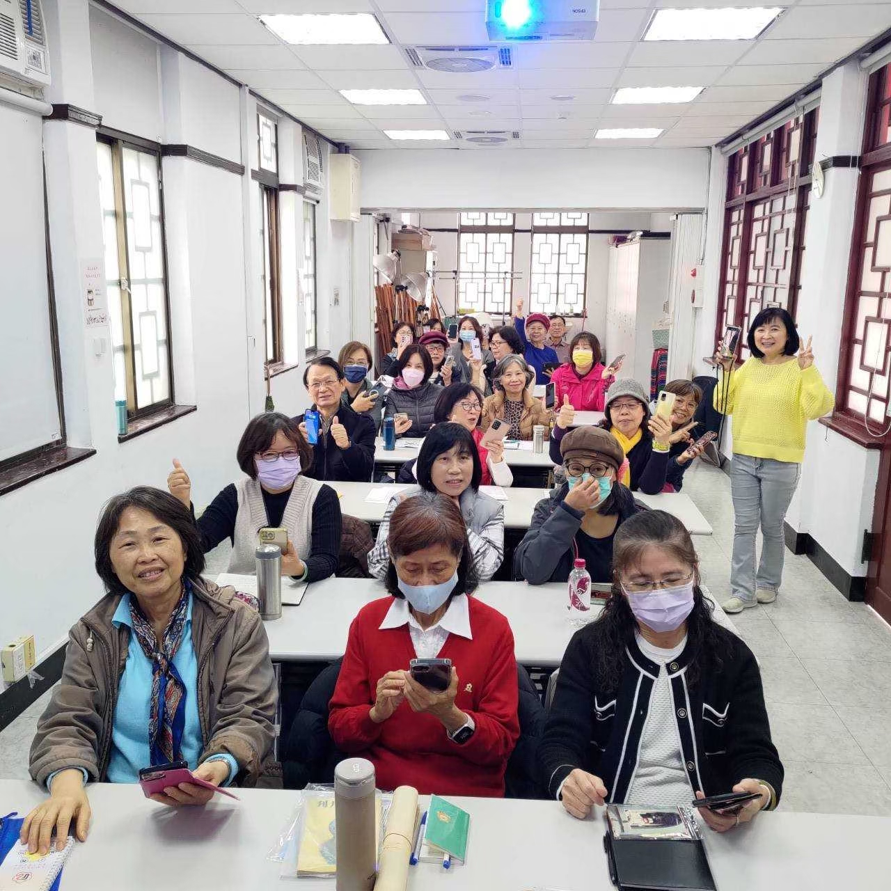 「祖父母節」阿公阿婆樂齡學習，活躍老化。八月半喜憨兒喜歡你，公益月餅上市囉！
