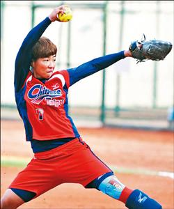 『凱薩勇士隊』主力投手鍾慧琳和教練陳妙怡，分享對『第一屆企業女子壘球聯賽』的殷殷期盼