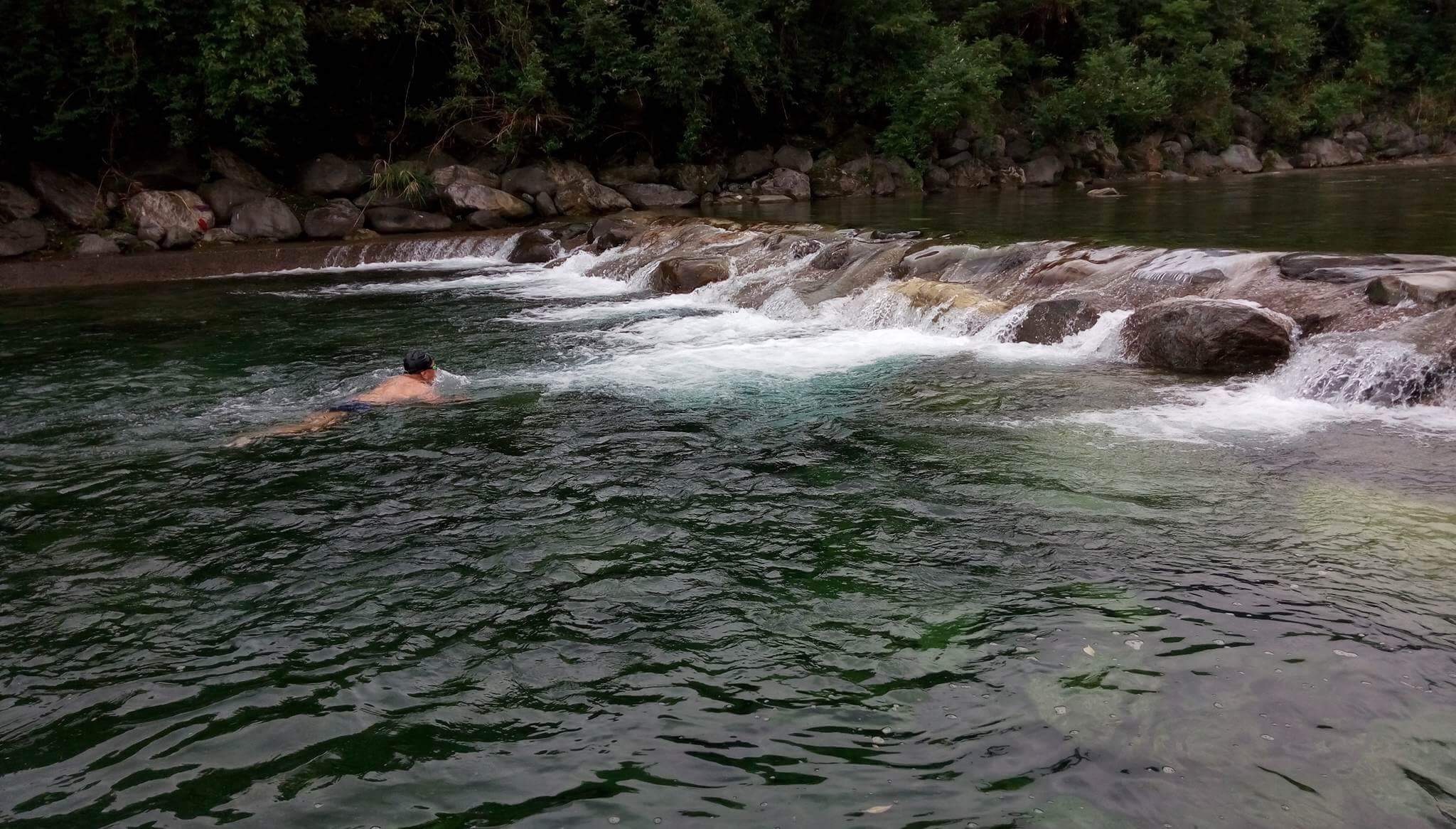 晨泳達人深入分享每日晨泳帶來的好處及花蓮市郊幾處適合晨泳的野溪秘境。