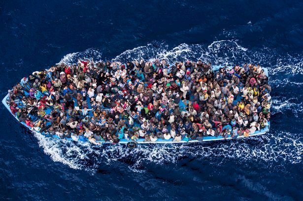 難民橡皮艇利比亞海岸獲救 93倖存者包括孕婦