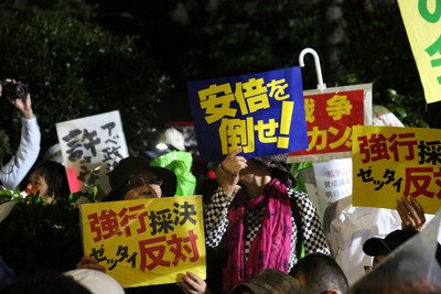 日本新安保法 爭議聲中上路