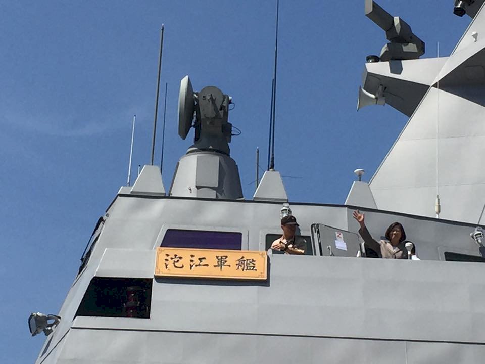 總統政治談話拉近國軍距離 國防改革待考驗