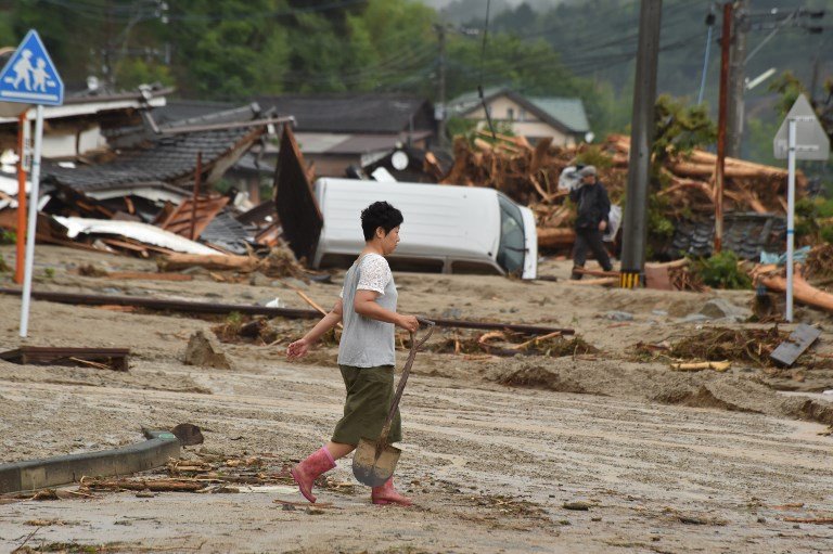 日本九州雨災32死 警消自衛隊持續搜救