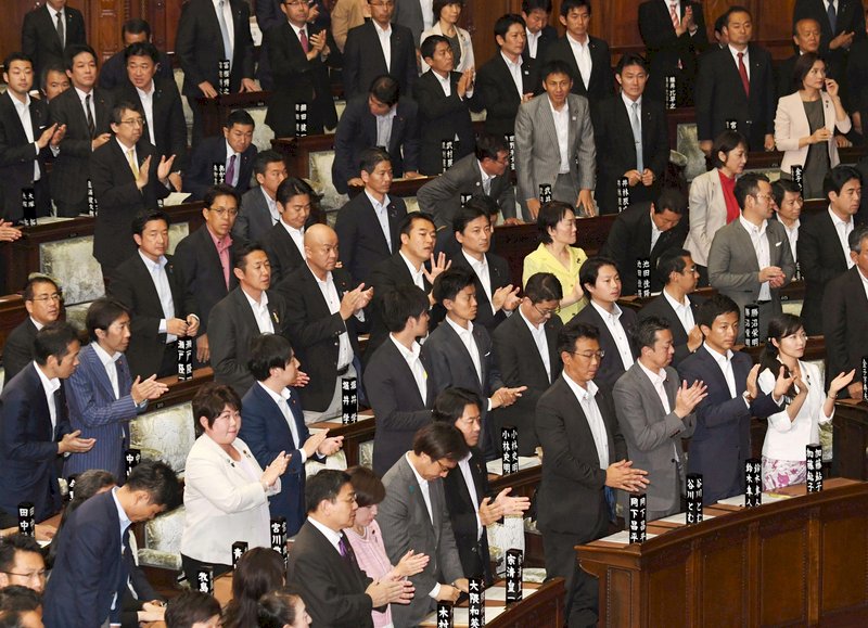 日本國會閉會審查 安倍擬說明加計園爭議