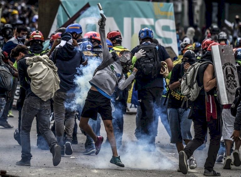 委內瑞拉衝突增至112死 憂內戰引爆逃難潮