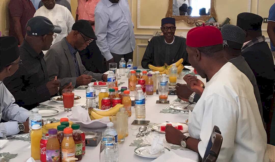 奈及利亞總統推特發照 向人民獻祝福