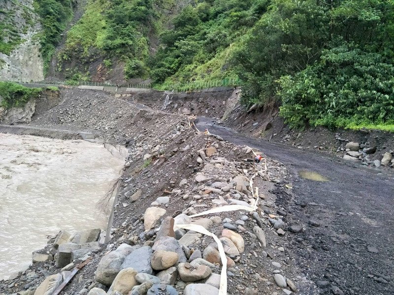 颱風來襲管制公路 今陸續開放通行