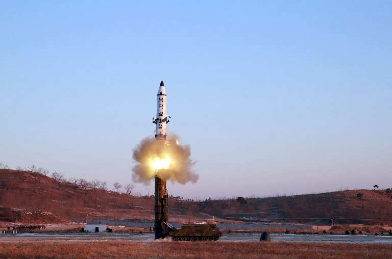衛星照片顯示 北韓準備潛艇飛彈發射