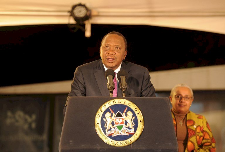肯亞總統就職 催淚瓦斯與水柱待命