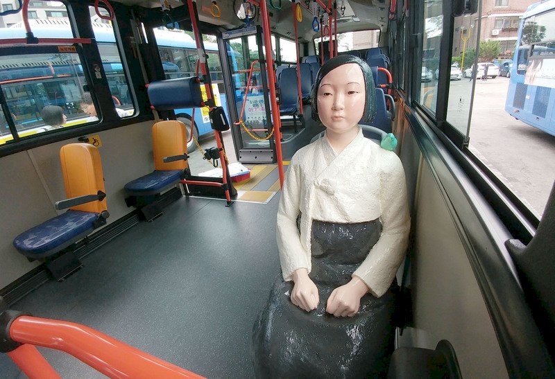 記取日軍慰安婦歷史 少女像公車繞首爾