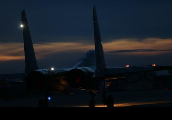 共軍公布新型戰機南海夜航訓練影片