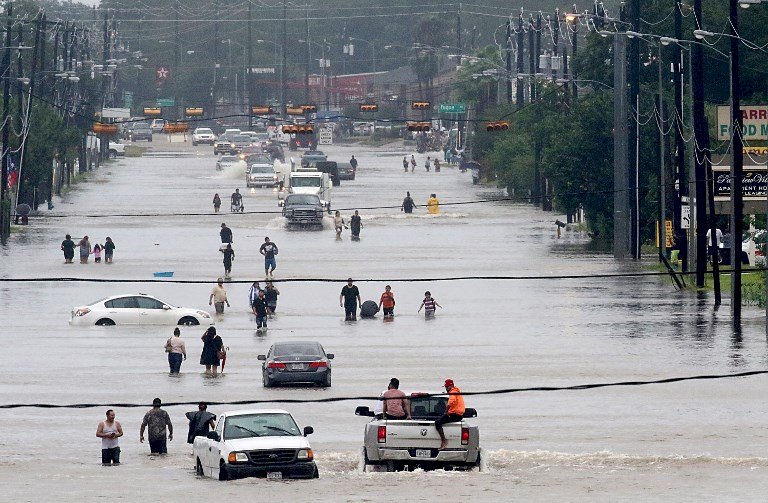 洪患肆虐休士頓成水鄉 5死數千人待救援