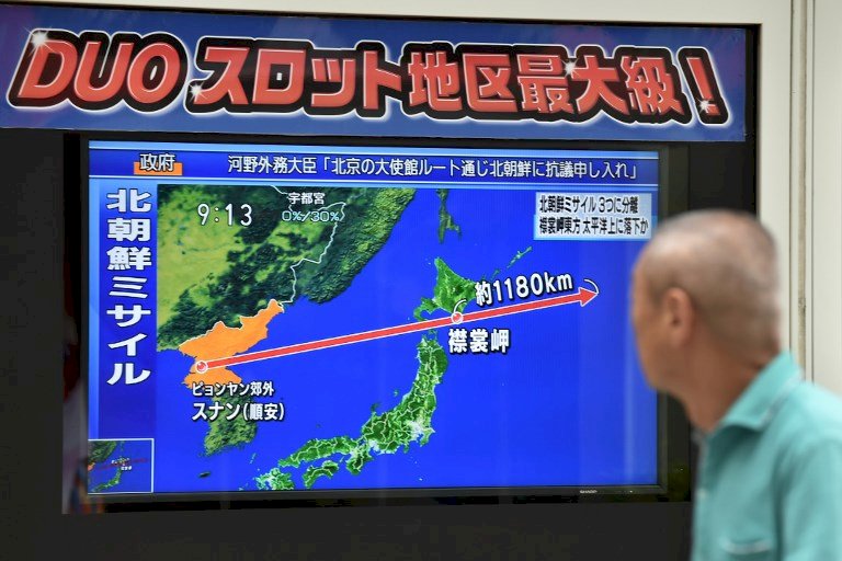 北韓發射彈道飛彈 首次穿越日本上空