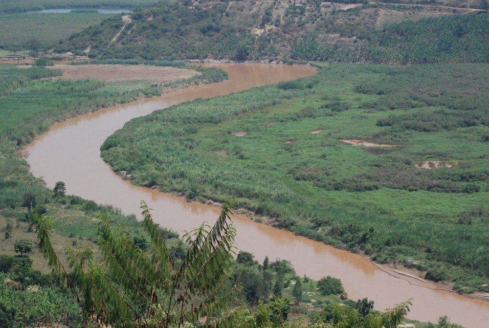 盧安達人河邊取水 多人命喪鱷魚口中