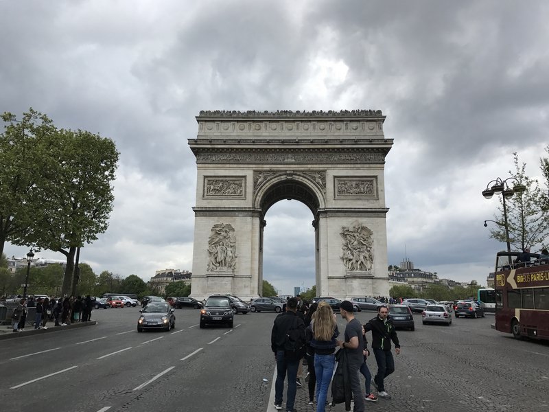 黃背心暴力抗議後 巴黎凱旋門重新開放