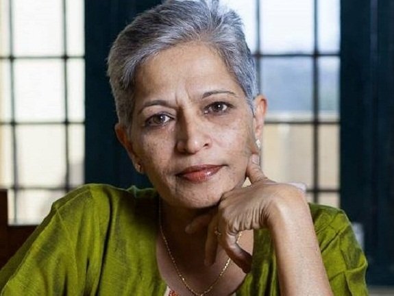 印度知名女記者被槍殺 數千人辦國葬