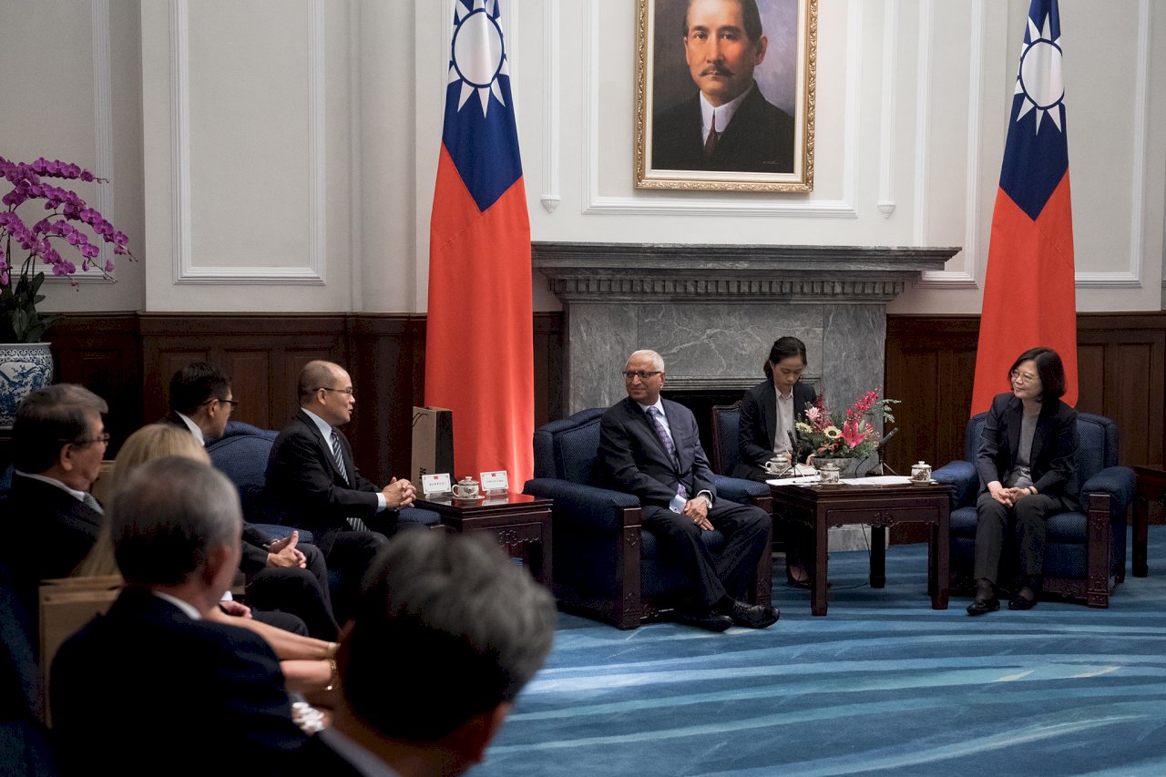 總統鼓勵半導體投資台灣 承諾盡力滿足需求