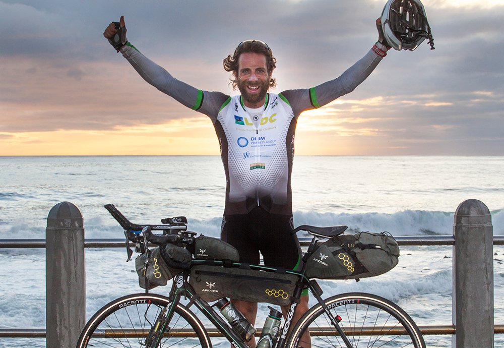 英國騎士自行車環遊世界80天