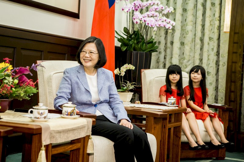通靈少女看2遍 總統盼台灣拍出更多好作品