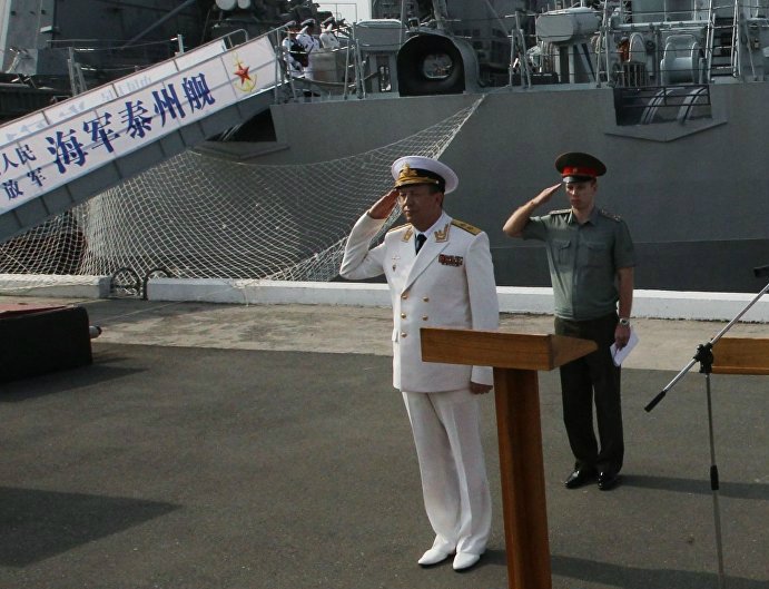 中國深潛救生艇 首次與外軍潛艇對接