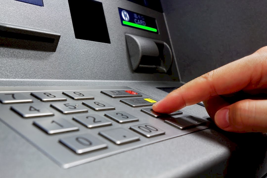 普發6000元 12家金融機構2.4萬台ATM可領現金