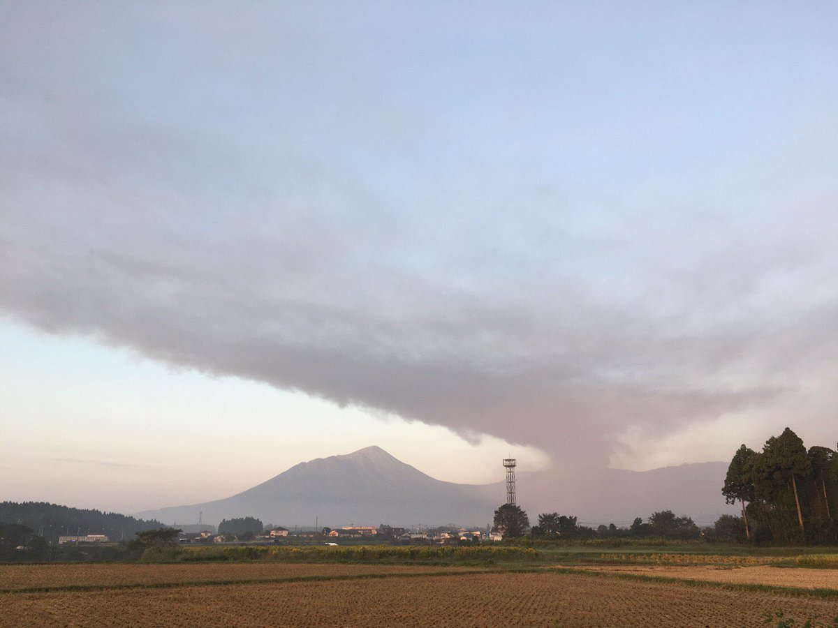 日本新燃岳噴發 火山灰落至鄰近鄉鎮