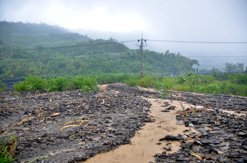 颱風卡努帶豪雨土石流 紅色警戒229條