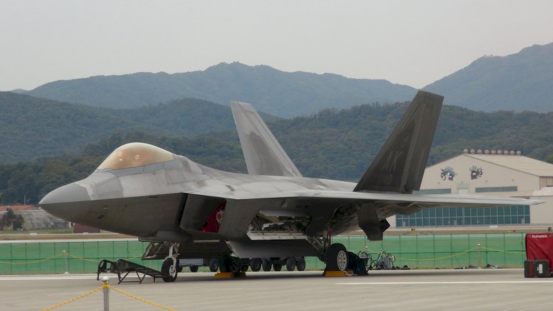 向北韓展示武力 美派遣F-22戰機軍演