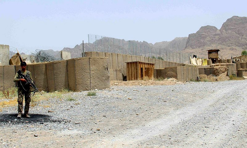 塔利班攻擊阿富汗基地43死9傷