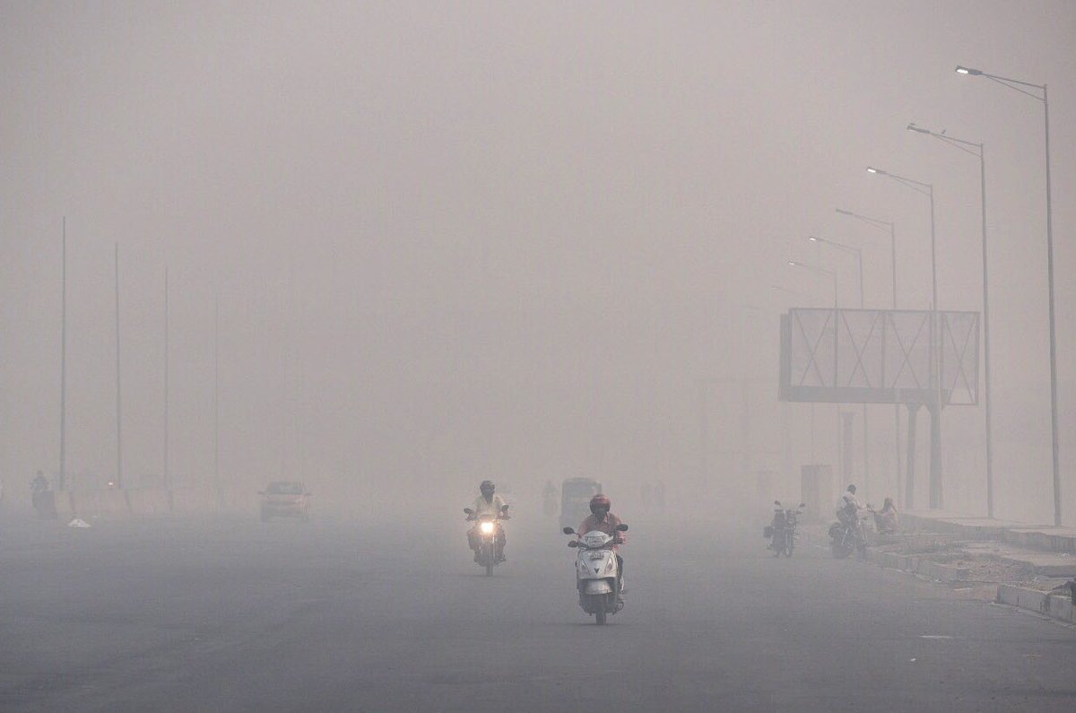 霧霾危害籠罩4天 德里民眾「關門」過聖誕