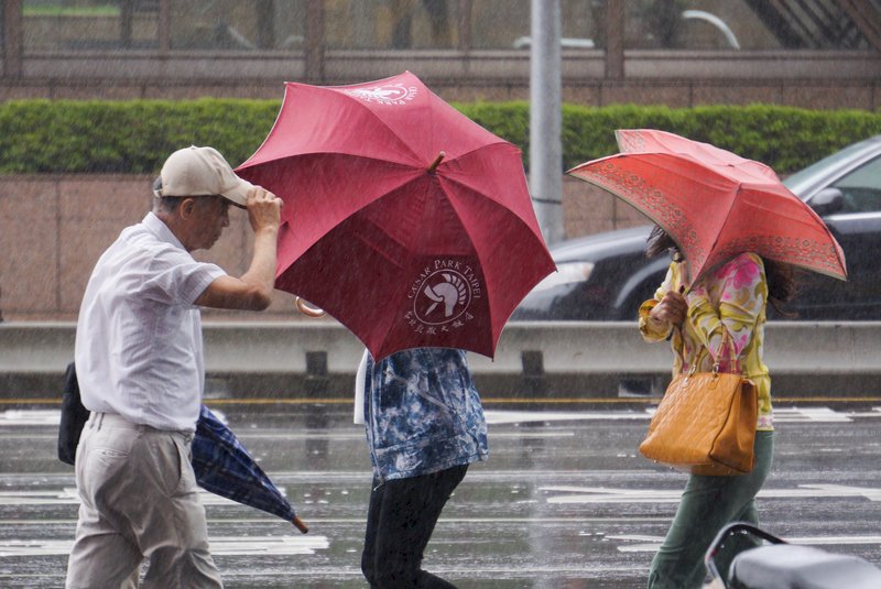 東北季風週日南下 中颱蘭恩今起影響台灣