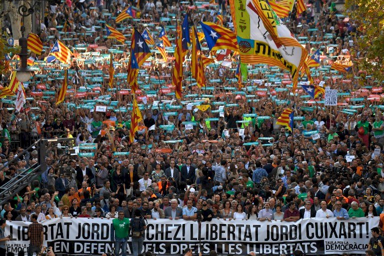 力挺獨立巴塞隆納 45萬人上街示威抗議