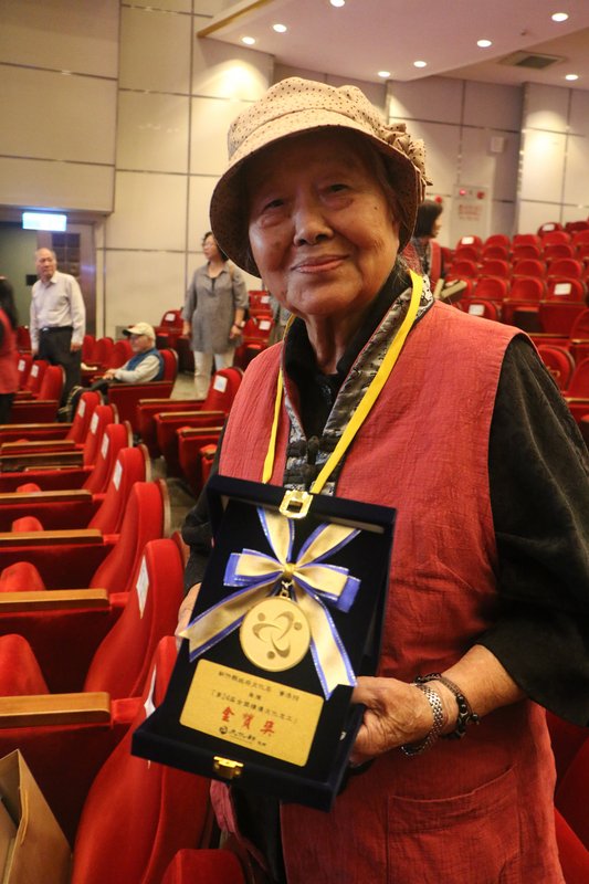 89歲文化志工獲金質獎 活到老學到老