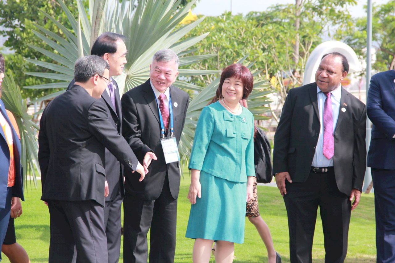 兩岸APEC公開互動 雙部長與中握手寒暄