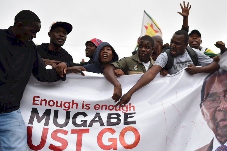 解放英雄變暴君 辛巴威總統穆加比下台
