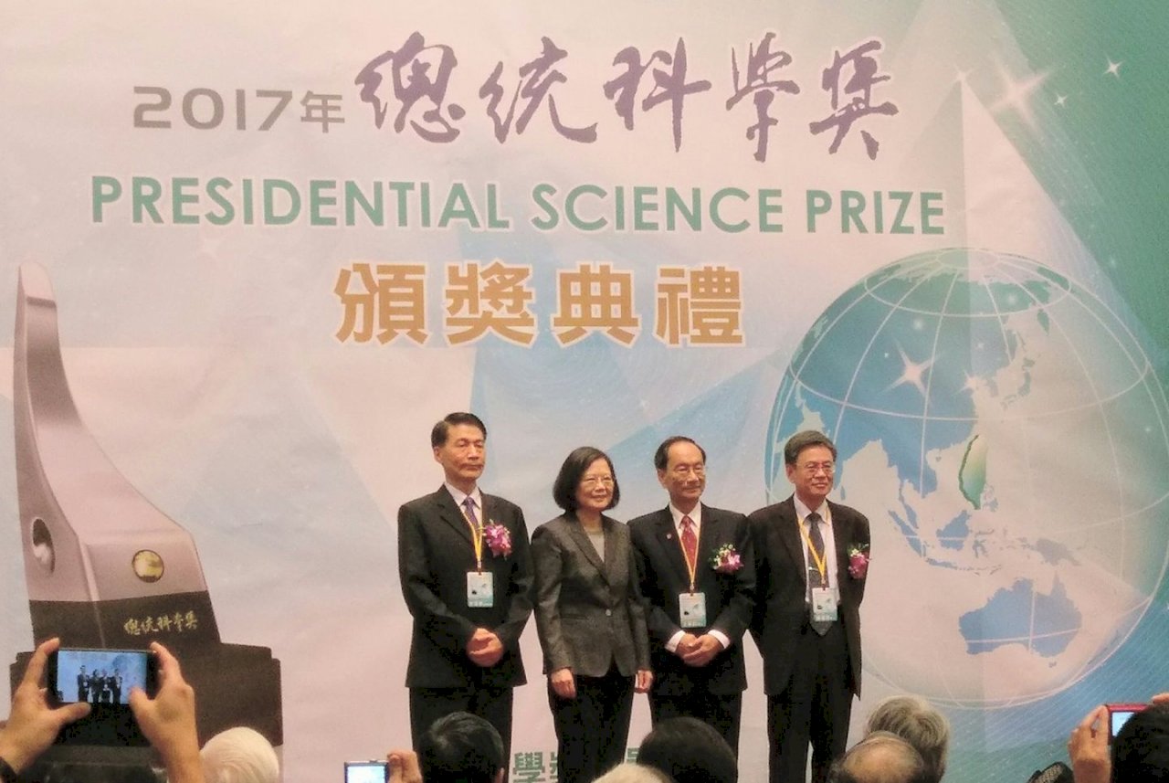 頒總統科學獎 總統：持續投入資源支持科研