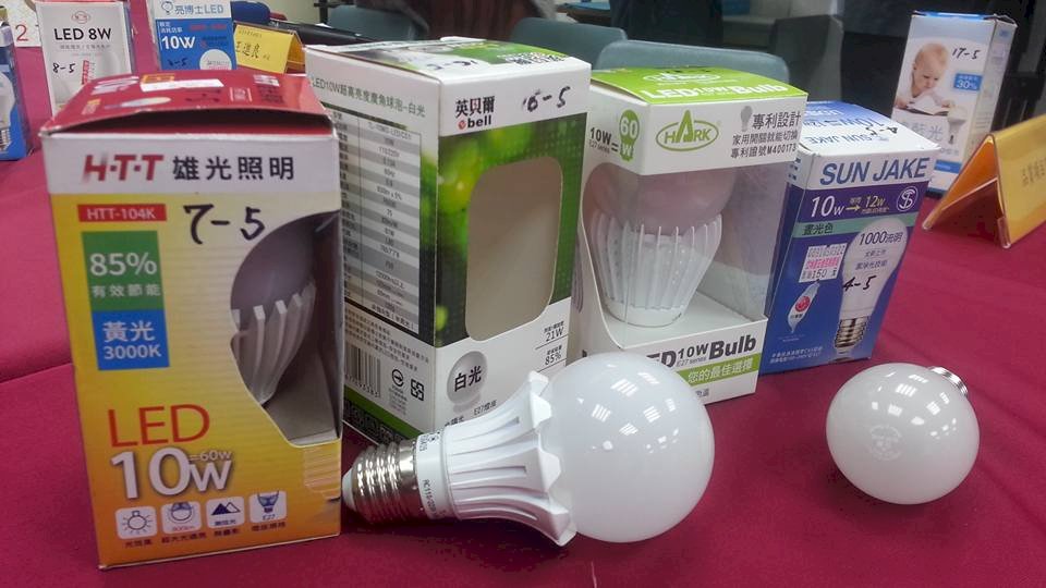 LED燈省電人人愛用 專家：加劇光害問題