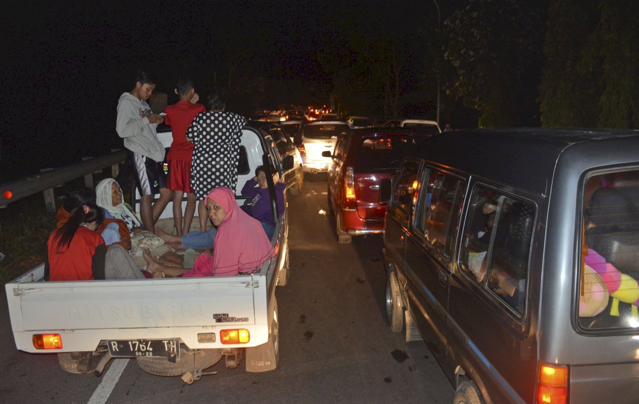 印尼爪哇暗夜強震2死