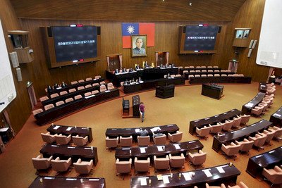 新國會新會期 兩在野黨都提下修公民權