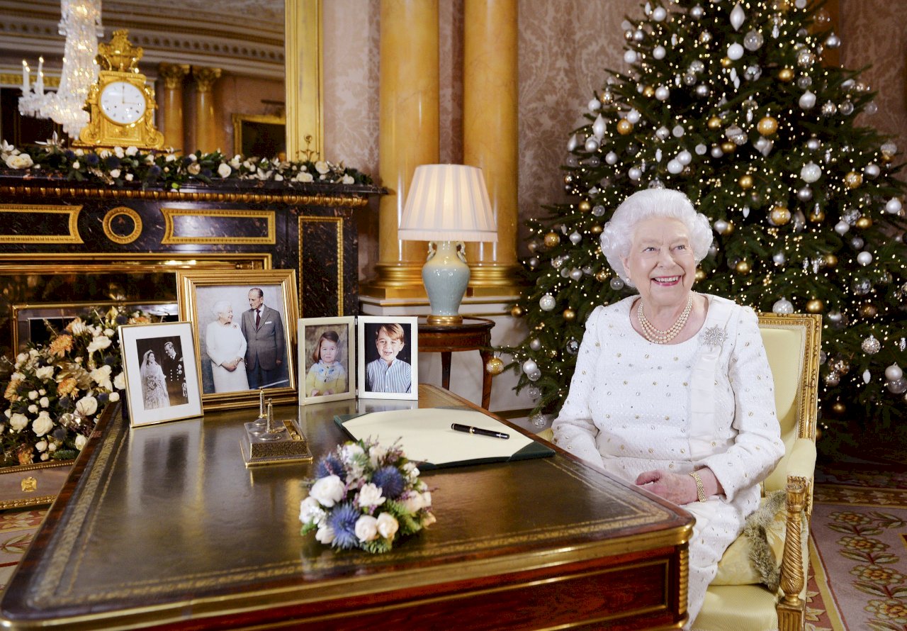 英女王耶誕演說 哈利馬克爾合照入鏡