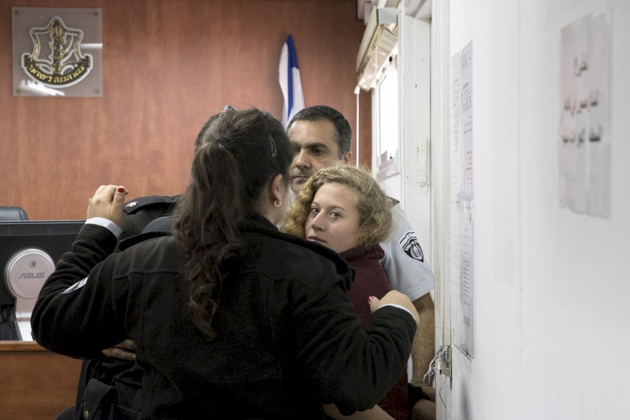 掌摑以士兵 巴勒斯坦少女遭12項罪名起訴