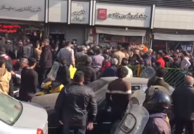 伊朗5天示威 首都逮捕450人