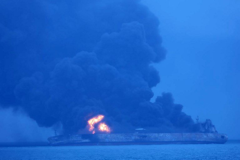 油輪東海遇船難 油料外洩汙染情況不詳