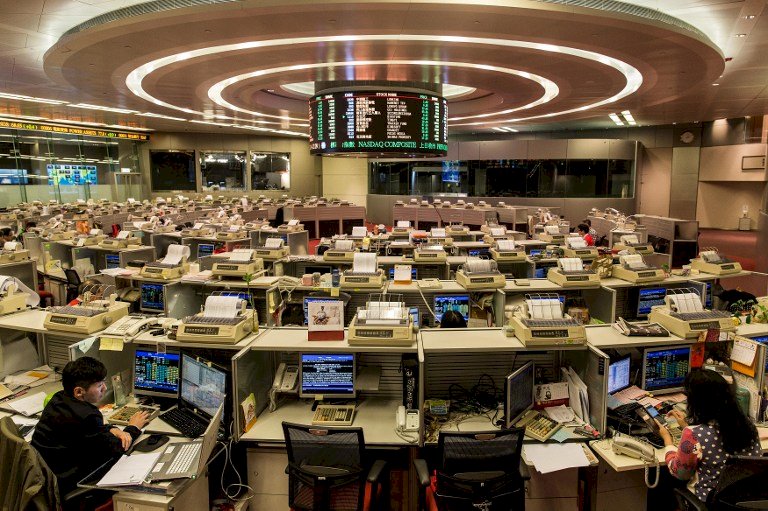憂貿易戰開打 香港中國股市暴跌