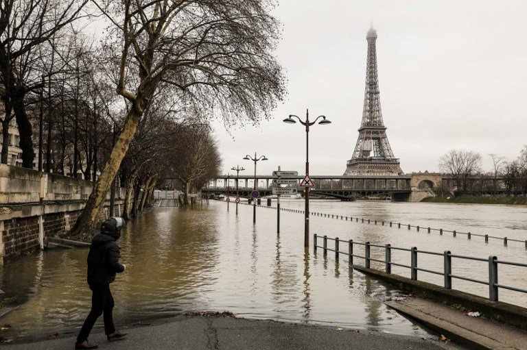 巴黎塞納河水高漲  遊船停駛步道封閉