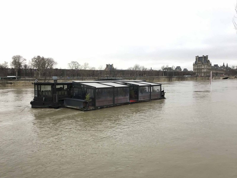 巴黎面臨淹水危機 塞納河水位高漲不下