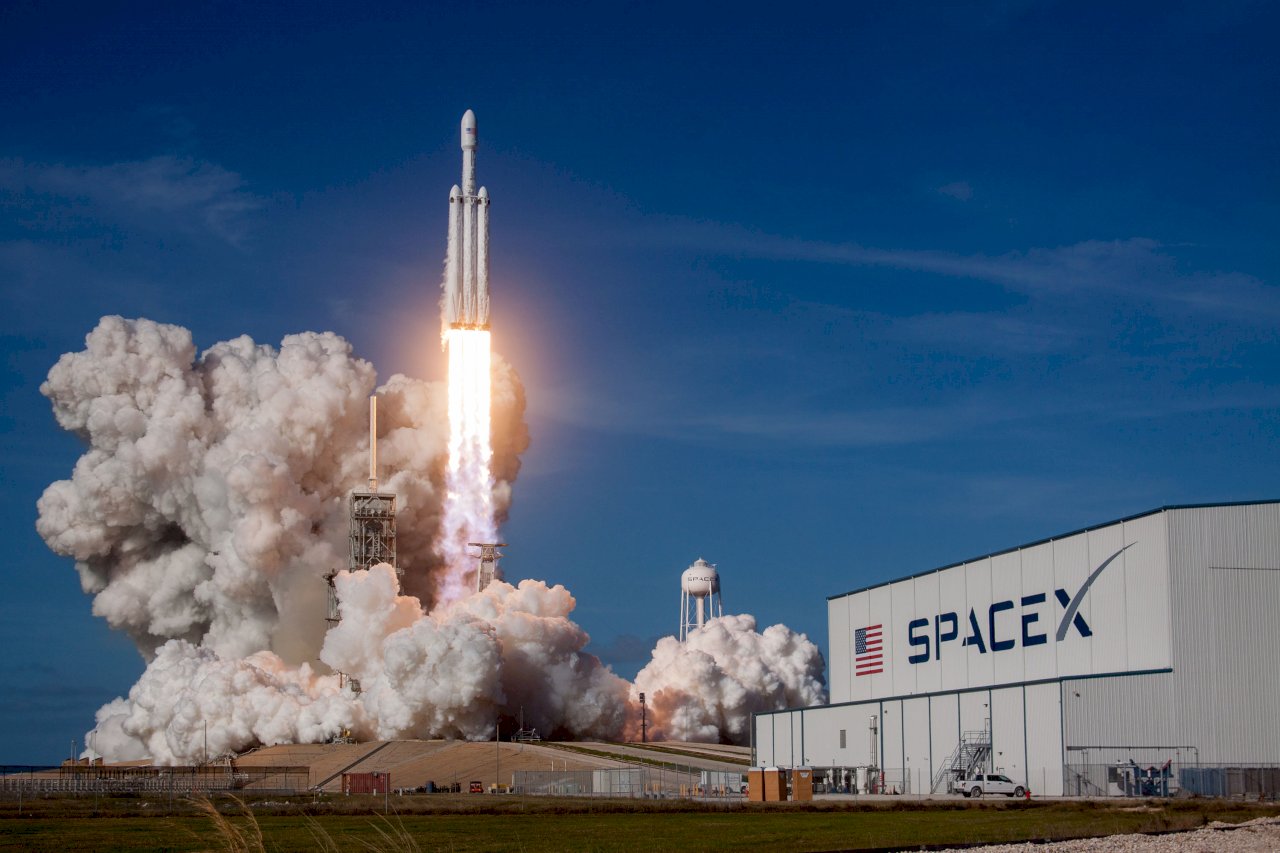 SpaceX最強重型火箭 從佛州發射升空