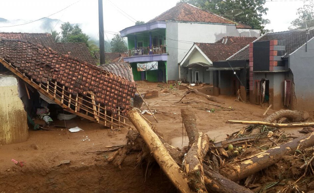 印尼山坡崩塌停止搜救 推定18人罹難